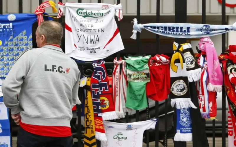 منصة إكس تحذف تغريدات مسيئة استهدفت نادي ليفربول خلال الساعات الماضية